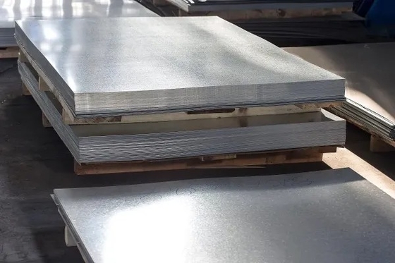 Un bon prix. Couper le bord de fente de plat de feuille de l'acier inoxydable 8K 1000mm - 6000mm en ligne