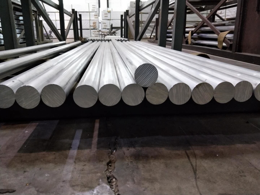 Un bon prix. Barre carrée fabriquée en usine A36 200*200 6 mm 16 mm Barre carrée en acier doux en ligne