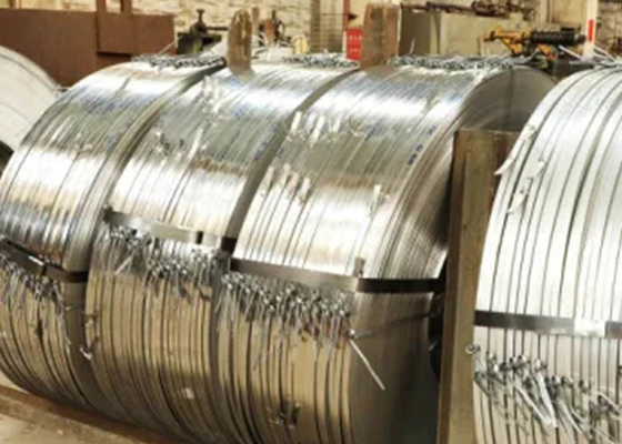 Un bon prix. 201 a laminé à froid des bandes d'acier inoxydable pour la finition de surface de BA de la charnière 0.38mm en ligne
