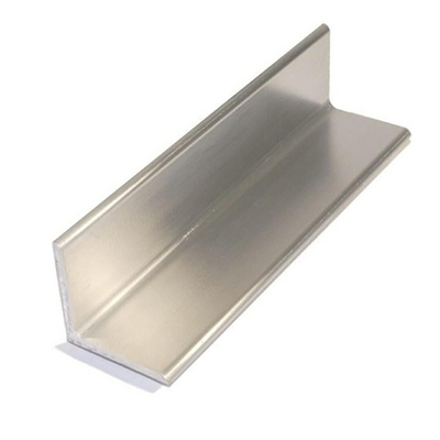 Un bon prix. 304 / 316 profils décoratifs d'acier inoxydable d'angle 660mm à laminage à chaud en ligne