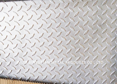 Un bon prix. 300 séries ont gravé des feuilles d'acier inoxydable/finition en refief de relief pour le plat de plancher en ligne