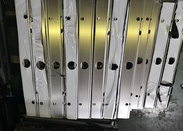 Un bon prix. Tôle perforée d'acier inoxydable de catégorie de la coutume 304 coupée pour classer la certification d'OIN en ligne