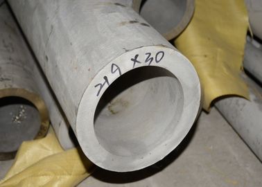 Un bon prix. Tuyau d'acier inoxydable sans couture 304 de l'épaisseur 9.0mm Aisi 304l 316 316l 904l en ligne