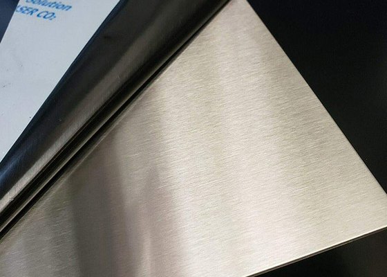 Un bon prix. la finition 8K a adapté l'épaisseur aux besoins du client 0.3mm que la catégorie 430 a laminé à froid la feuille d'acier inoxydable en ligne